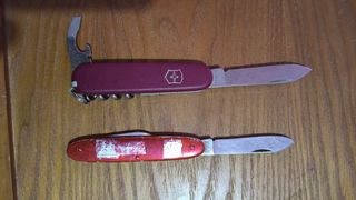Funda de Navajas Victorinox: Roja y Burdeos