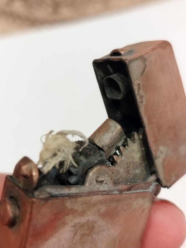 Mechero gasolina antiguo