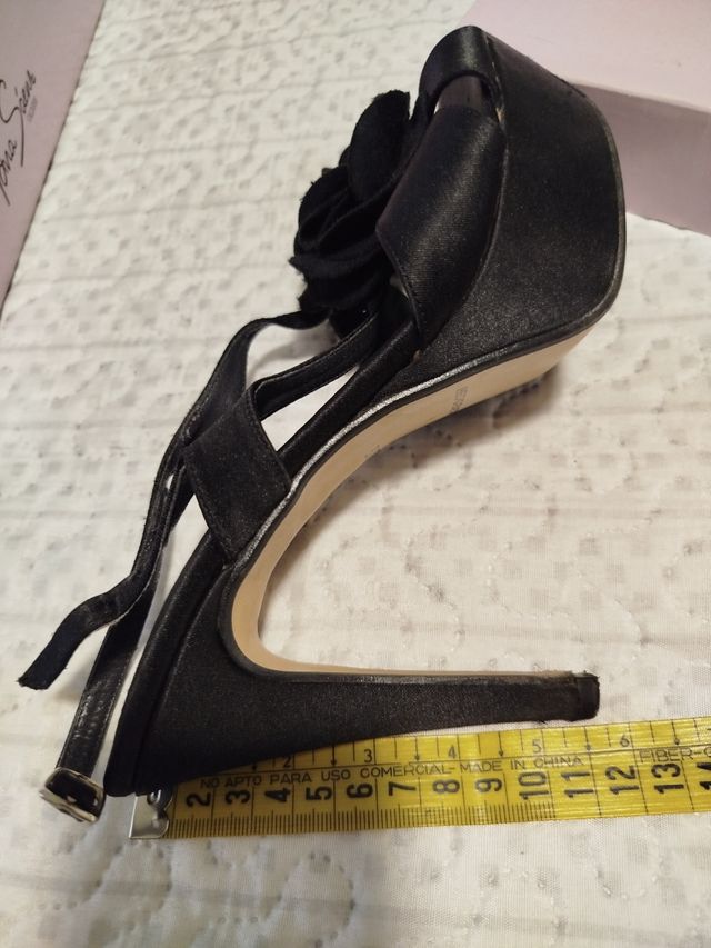 Sandalias negras mujer tacón