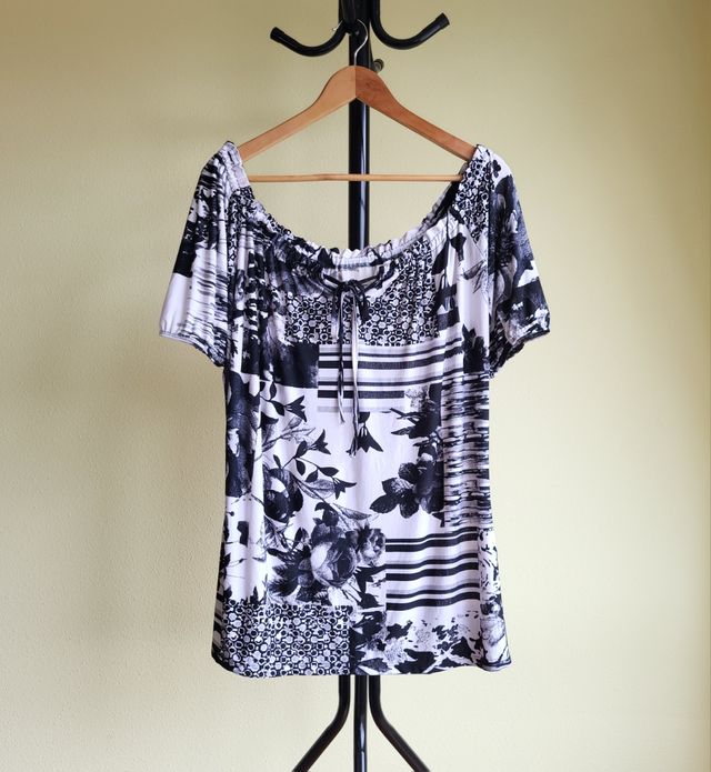 Blusa stampata in bianco e nero