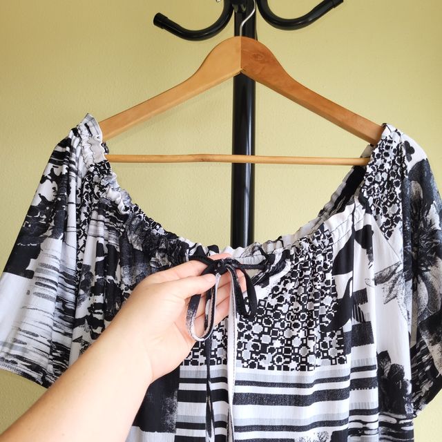 Blusa stampata in bianco e nero