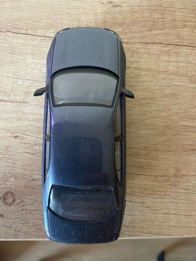 Miniatura Opel Omega B 1:43