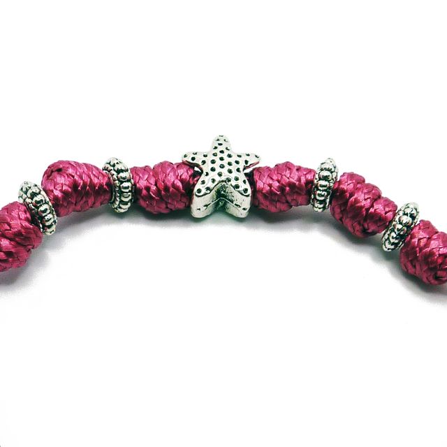 Pulsera de cordón granate con estrella incrustada
