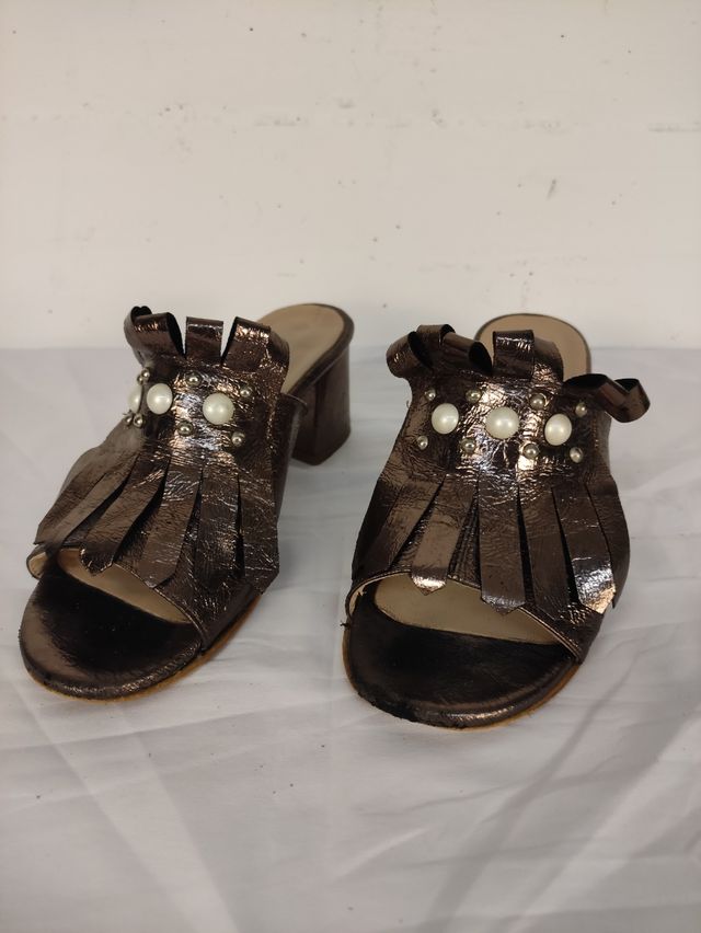 Ciabatte bronzo con frange