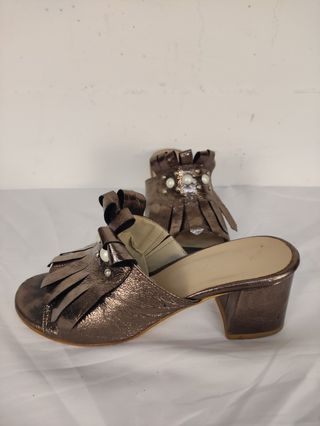 Ciabatte bronzo con frange