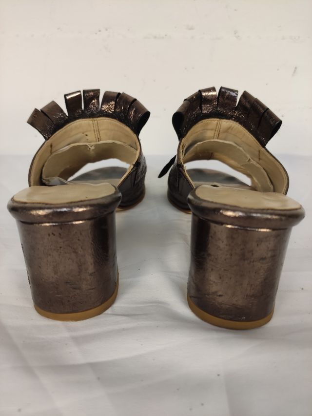 Ciabatte bronzo con frange