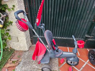 Triciclo infantil con capota