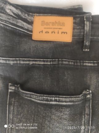 Jeans Bershka negros rotos