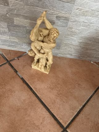 Statua in pietra, beige