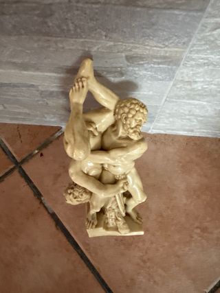 Statua in pietra, beige