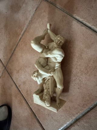 Statua in pietra, beige