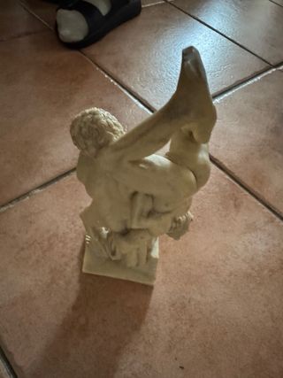 Statua in pietra, beige