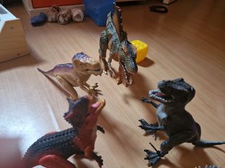 Lote 8 dinosaurios de juguete