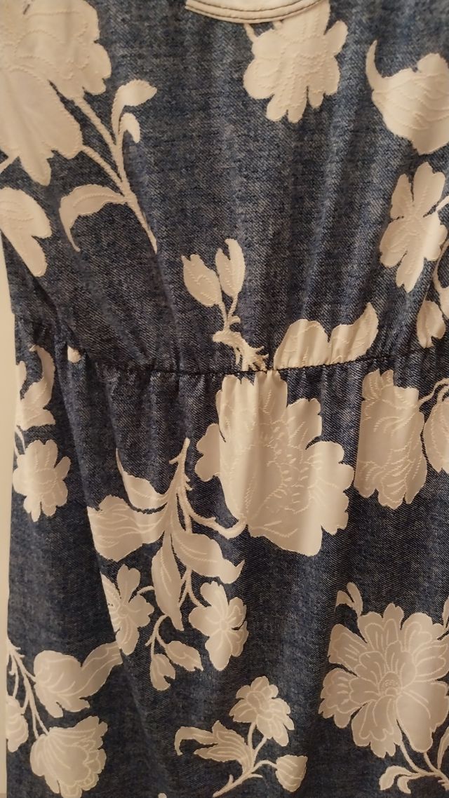 Vestito floreale blu e bianco