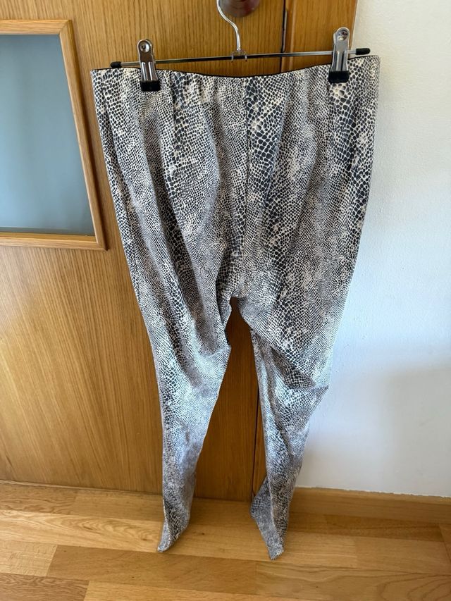 Pantalones efecto serpiente beige/marron