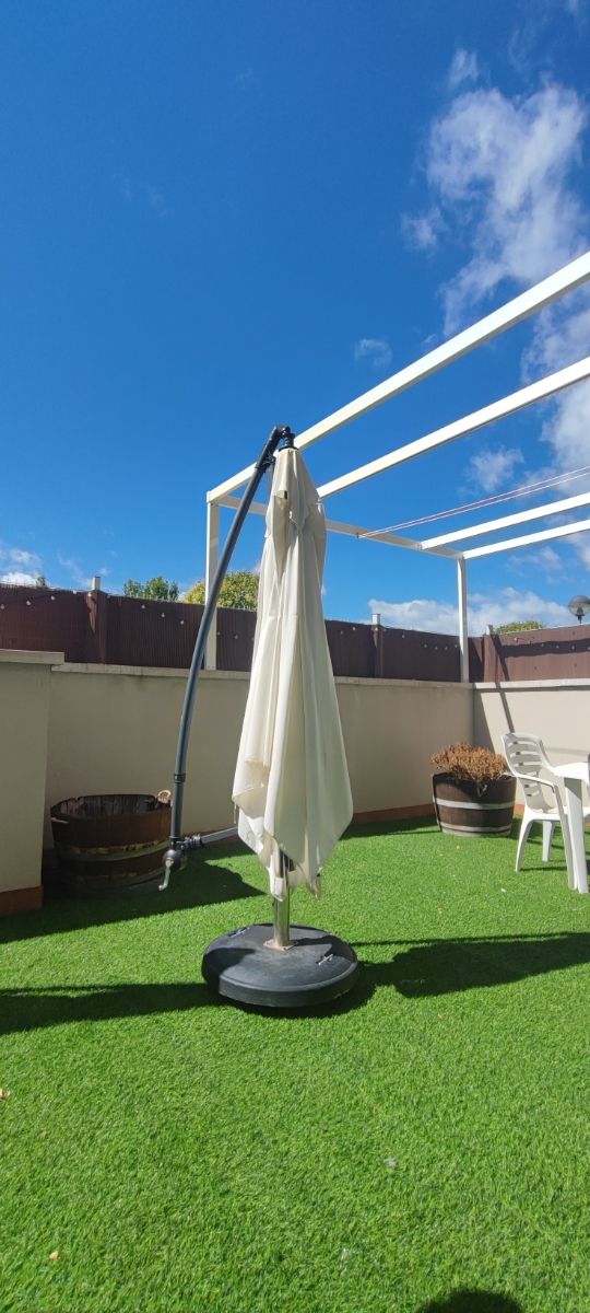 Parasol terraza 2.5x2.5m con soporte de ruedas