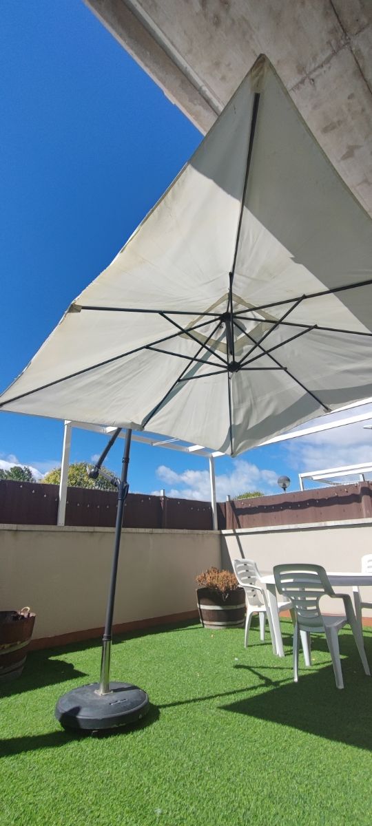 Parasol terraza 2.5x2.5m con soporte de ruedas