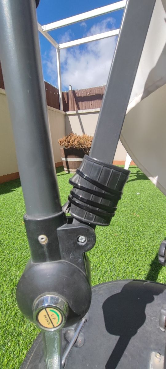 Parasol terraza 2.5x2.5m con soporte de ruedas