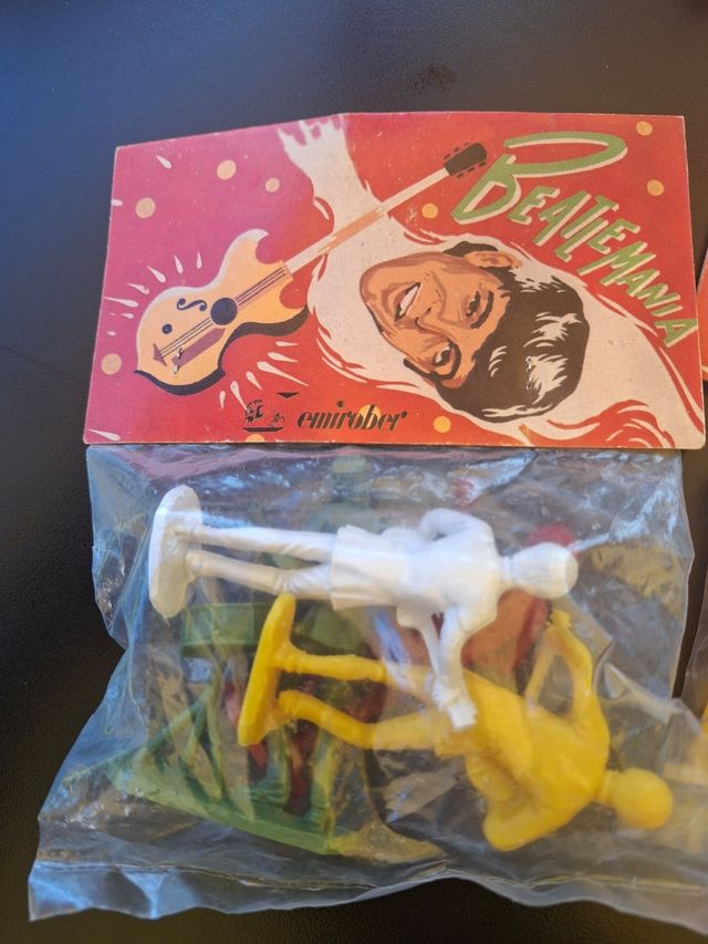 Beatlemania: 2 sets x 4 figuras años 60