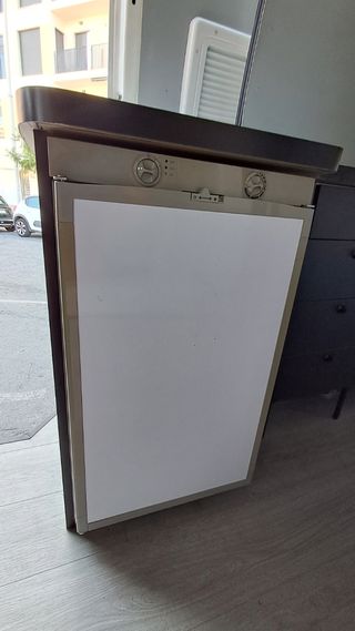 Nevera Dometic trivalente