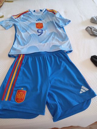 Equipación España Gavi 9 - Adidas
CONJUNTO
