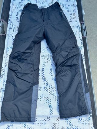 Pantalones nieve niño Decathlon
talla 6
talla 10
