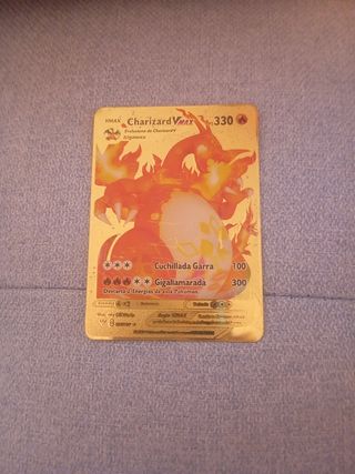 Carta Pokémon Charizard VMAX dorada