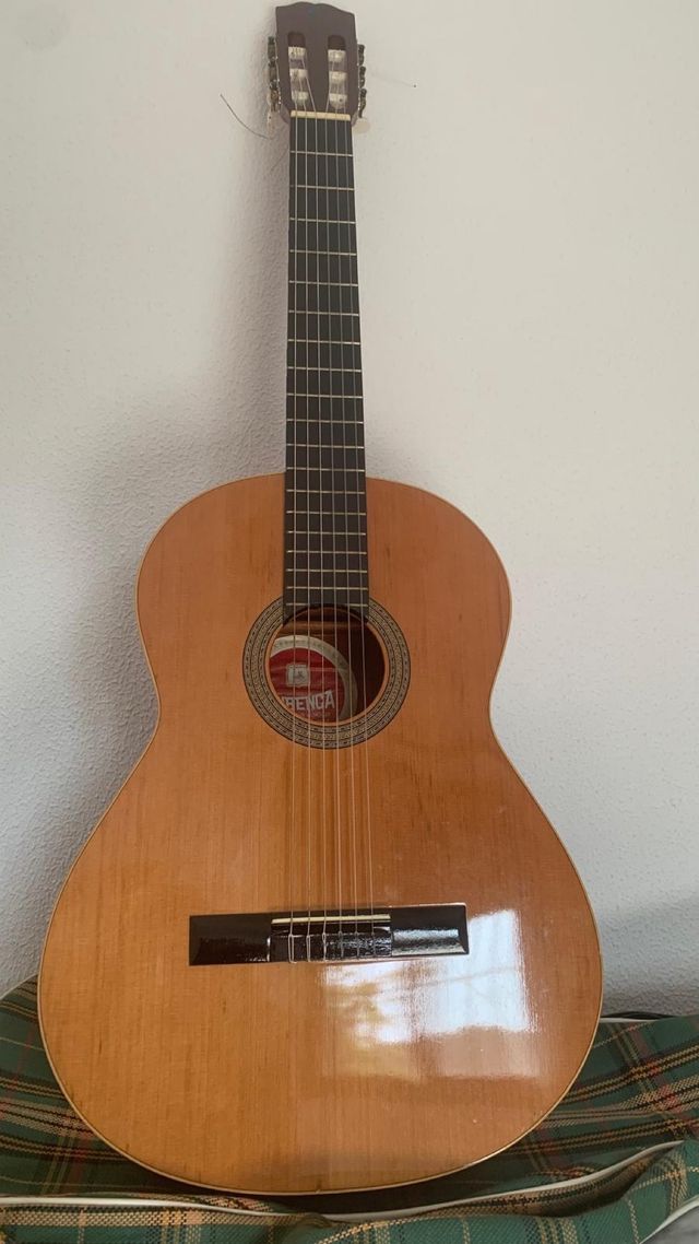 Guitarra clásica Rubenca - Está en Chiclana