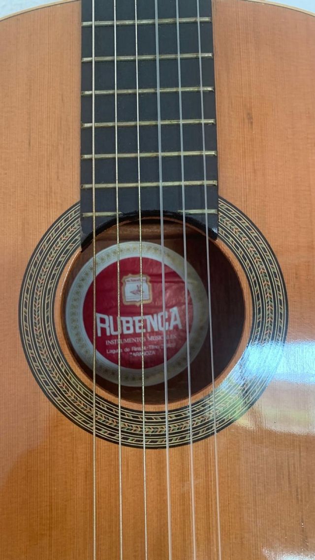 Guitarra clásica Rubenca - Está en Chiclana