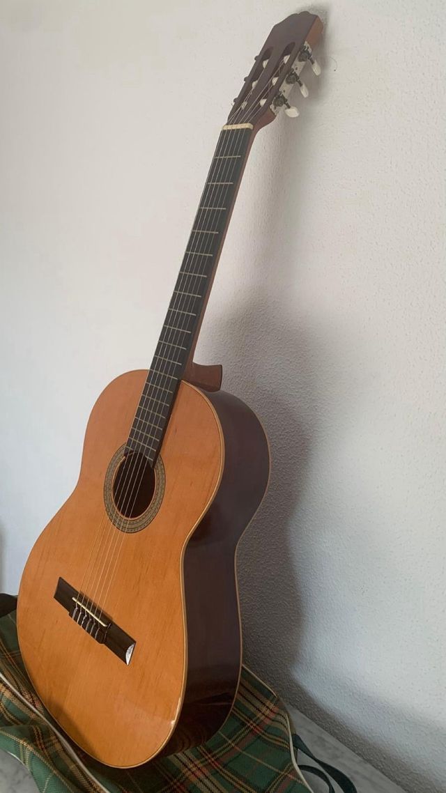Guitarra clásica Rubenca - Está en Chiclana