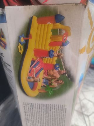 Castillo hinchable INTEX con piscina