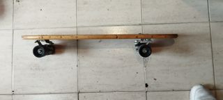 Monopatín antiguo de madera
