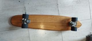 Monopatín antiguo de madera