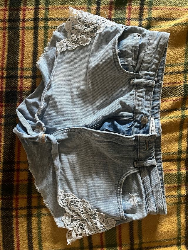Shorts vaqueros con encaje
