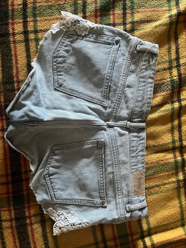 Shorts vaqueros con encaje