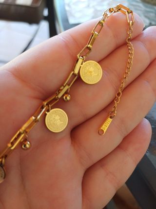 Pulsera Dorada con Monedas Isabelinas 
