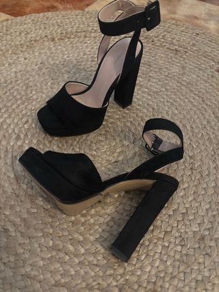 Sandalias tacón negro Uterqüe