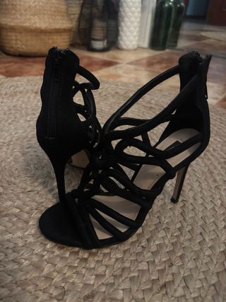 Sandalias tacón tiras negras