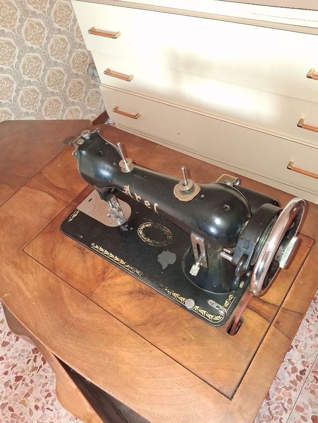 Macchina da cucire Areal vintage