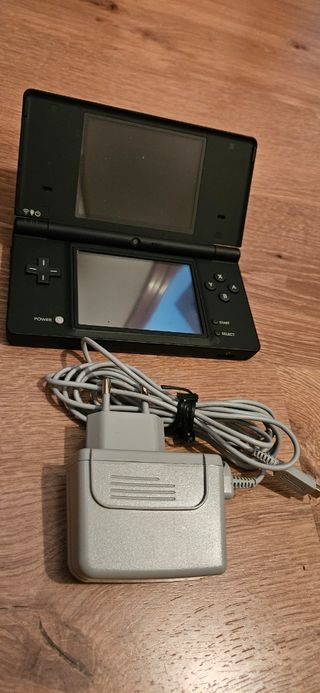 Nintendo DS + 3 juegos (1 a estrenar)