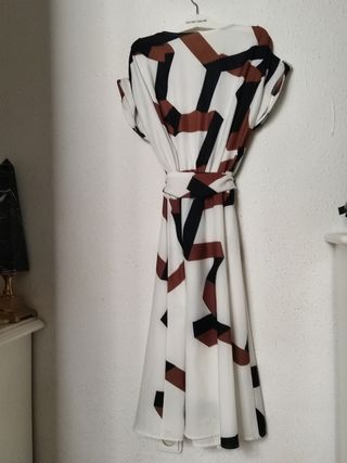 Vestido + gargantilla blanco y marrón estampado M 