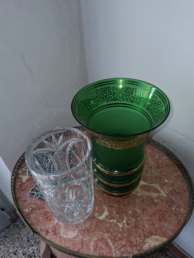 Vasi vetro verde e trasparente