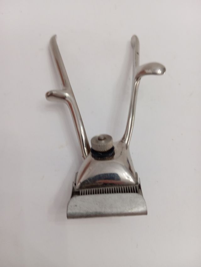 Cortapelos antiguo pequeño