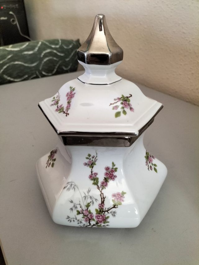 BOTE CERÁMICA VINTAGE CON FLORES Y PLATEADOS