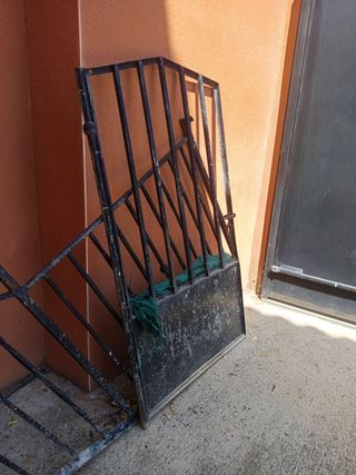 Puerta metálica jardín - Antigua