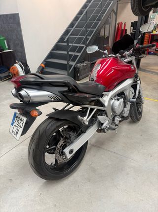 Yamaha FZ6 roja - Moto