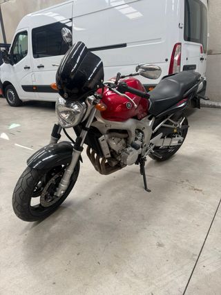Yamaha FZ6 roja - Moto