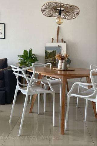 Silla Korme blanca de plástico – moderna y nueva