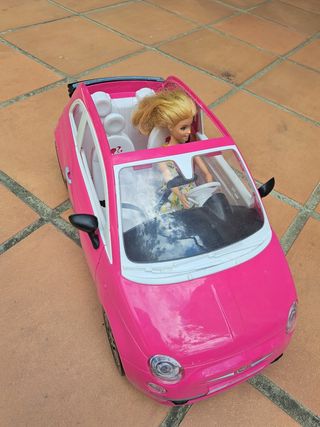 Barbie y Fiat 500 Rosa