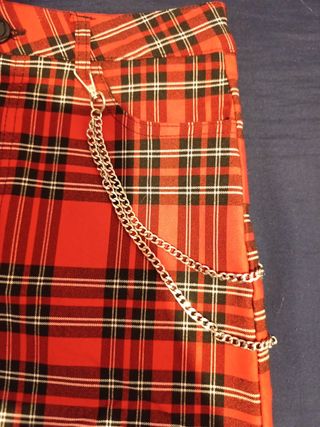 Falda cuadros roja con cadena